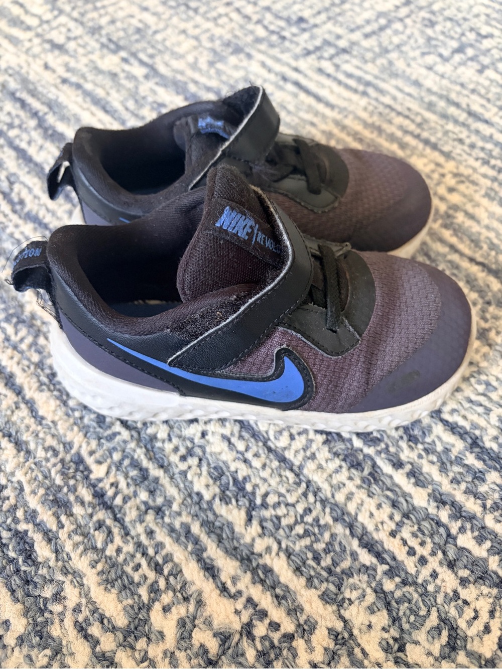 Nike Kids Black and Blue Lightweight Athletic Sneakers
